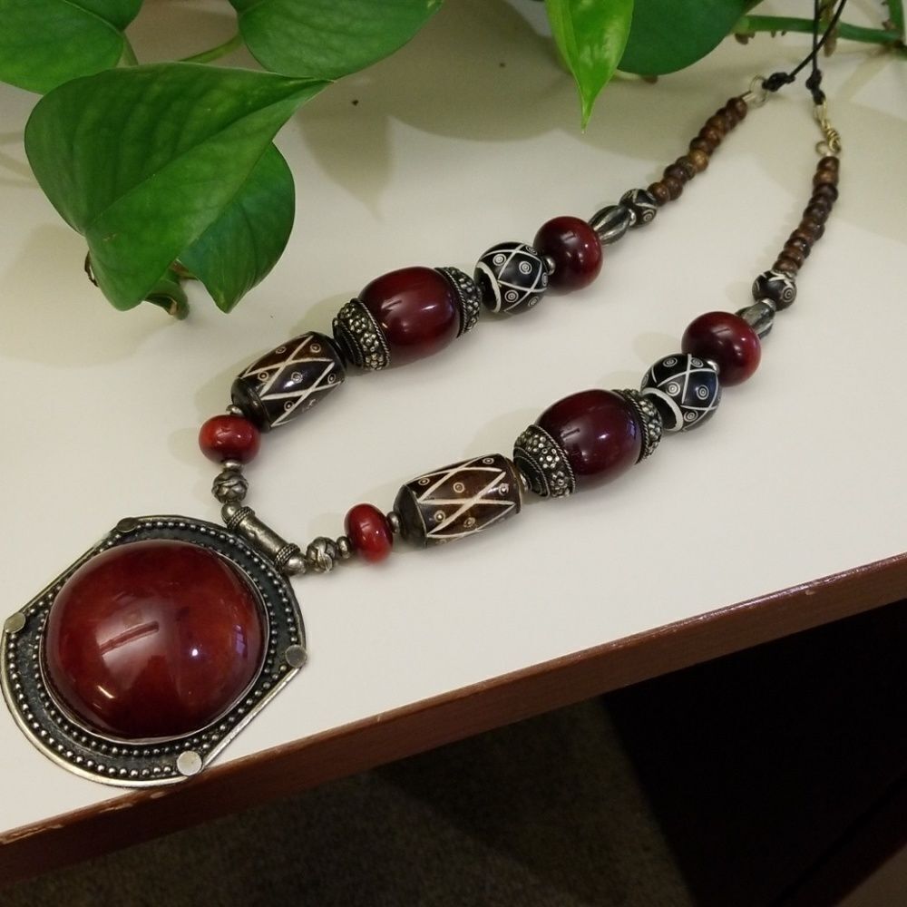Beautiful silver Bone Necklace.